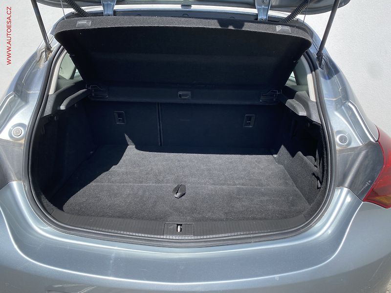 Opel Astra (2010) 1.6 T, ČR, AC - fotka 7 z 16