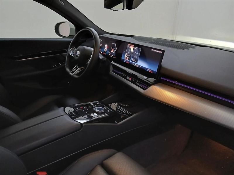 BMW Řada 5 520d Touring - fotka 6 z 11