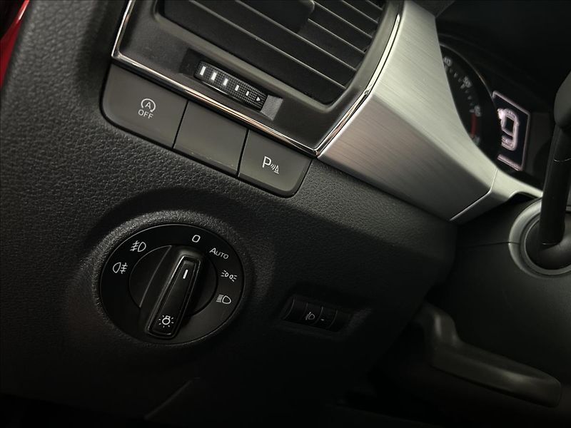 Škoda Fabia 1,0   MPI,DRIVE,SERVISKA,2.MAJ - fotka 12 z 28