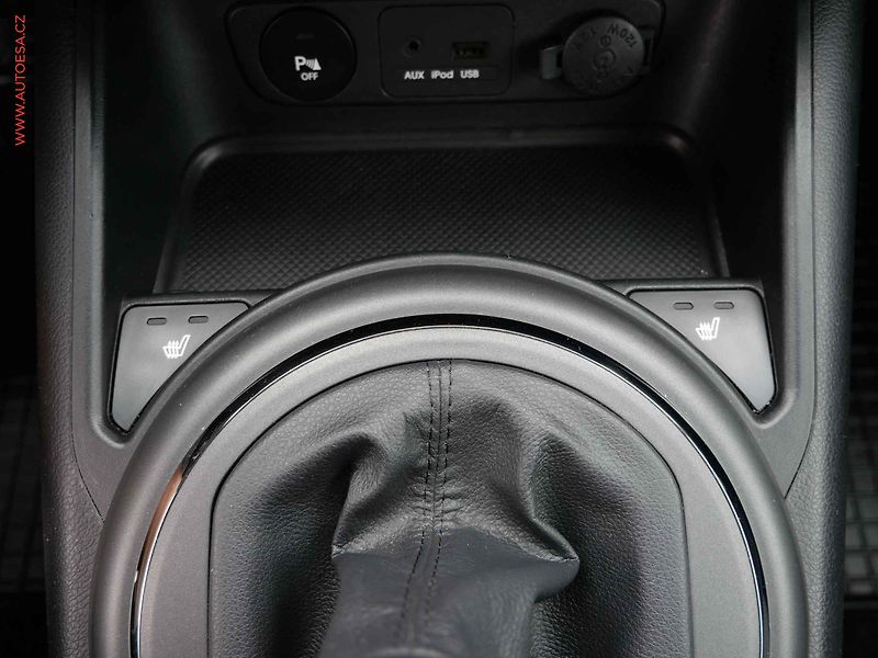 Kia Sportage (2013) 1.6 GDi, ČR - fotka 18 z 21