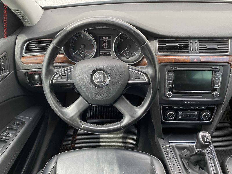 Škoda Superb (2015) 1.6 TDi, Elegance, kůže - fotka 11 z 17