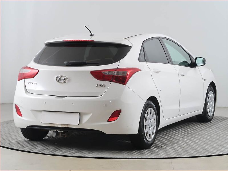Hyundai i30 (2013) 1.4 CVVT, Park. senzory - fotka 5 z 14