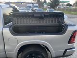 Dodge RAM (2025) 3,0 R6 LPG R6 Laramie Night - náhled 22