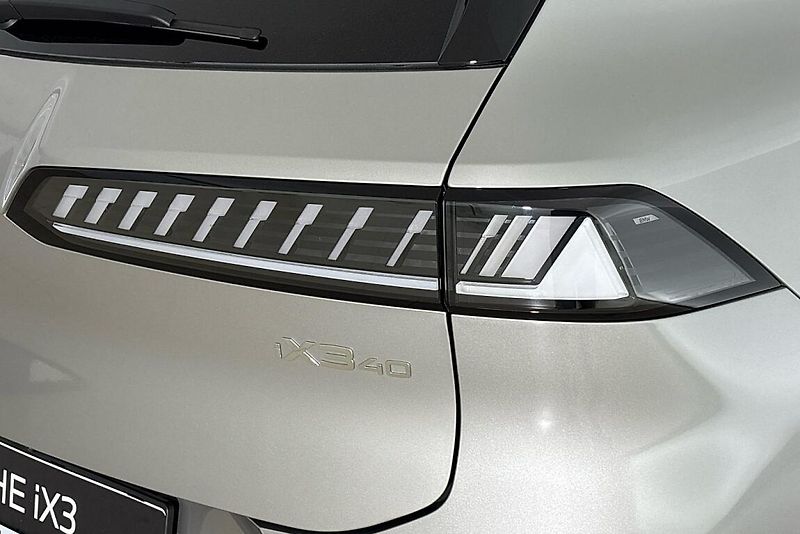 BMW iX3 40 - fotka 5 z 28