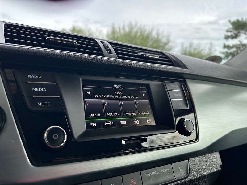Škoda Fabia (2018) 1.0TSi VÝHŘEV SED. 100%KM - fotka 14 z 18