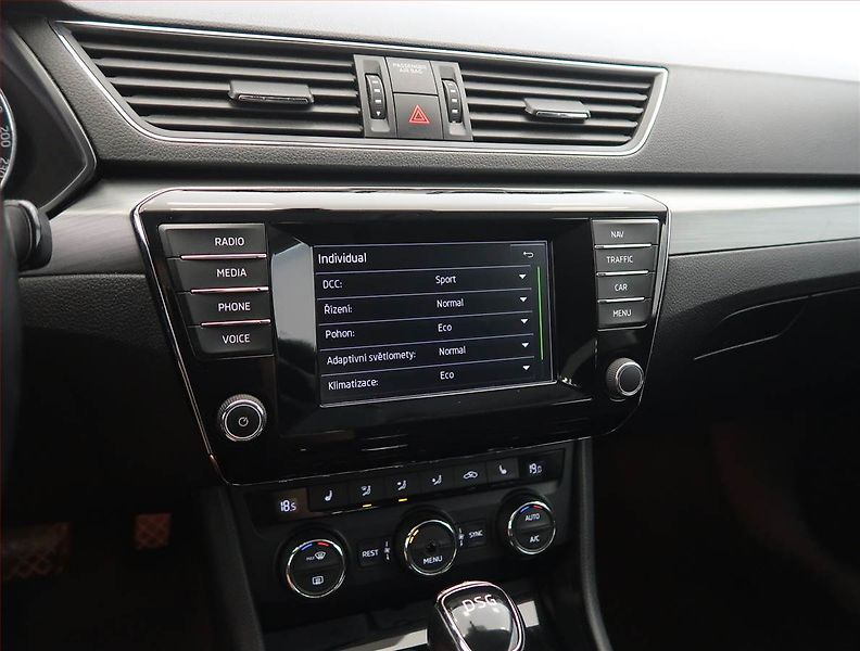 Škoda Superb (2015) Style 2.0 TDI, Automat, Kůže - fotka 18 z 27