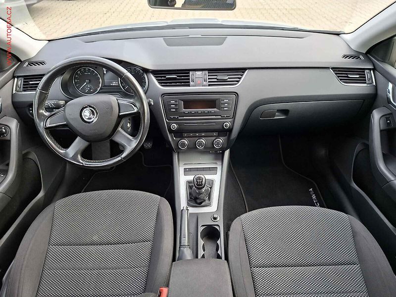 Škoda Octavia (2014) 1.6 TDi, ČR, AC, výhřev sed - fotka 8 z 16