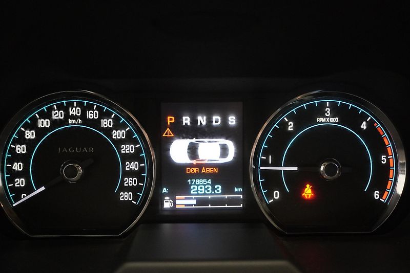 Jaguar XF 3.0D 202kW S-PORTFOLIO - fotka 22 z 34