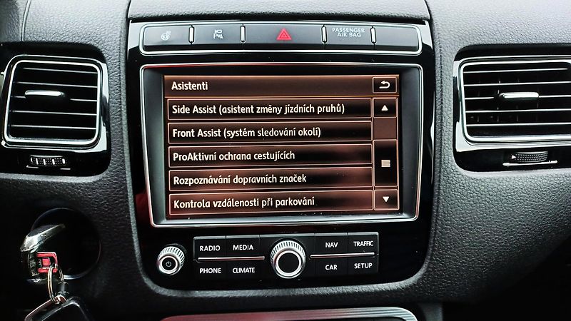 Volkswagen Touareg 3.0 TDI 193kW R-LINE-WEBASTO- - fotka 44 z 50