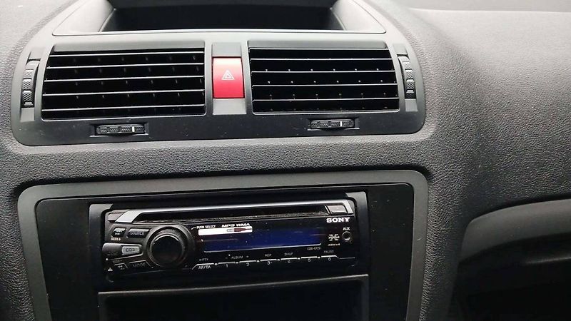 Škoda Octavia Tour 1.6MPI MT5 - fotka 20 z 33