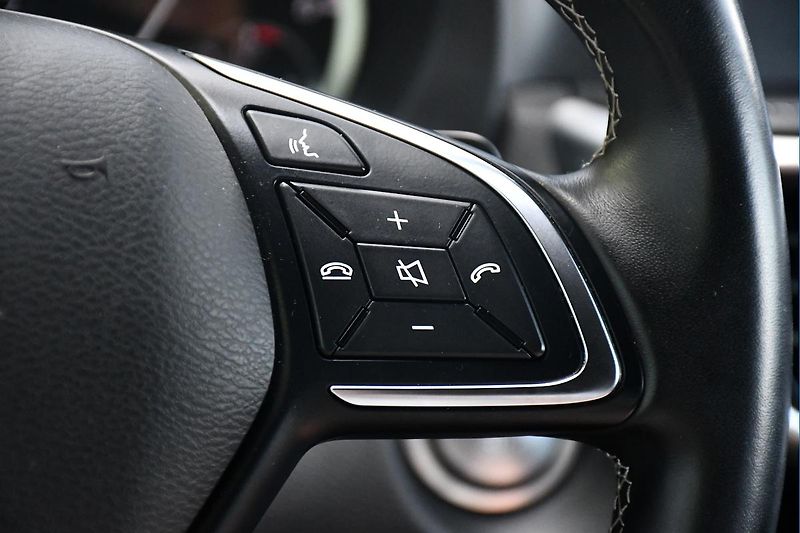 Infiniti QX30 220 CDI 4MATIC PANO ACC - fotka 28 z 52
