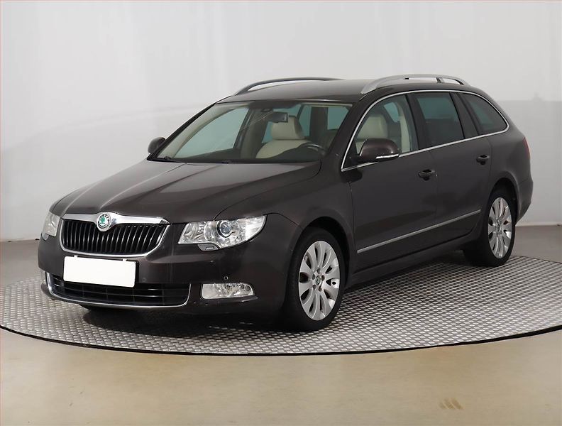 Škoda Superb (2010) 2.0 TDI, Navi, Xenony - fotka 2 z 24