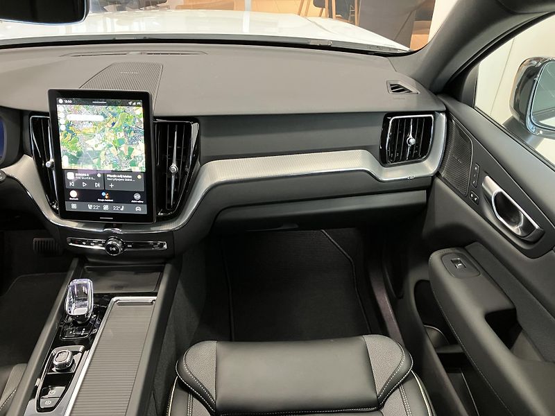 Volvo XC60 T6 AWD Black Edition Plus AT8 - fotka 16 z 47