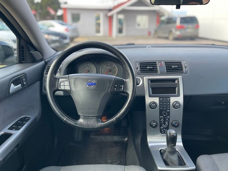 Volvo S40 1.6D 80kw*VYHŘEV.SED*NOVÁ STK* - fotka 23 z 31