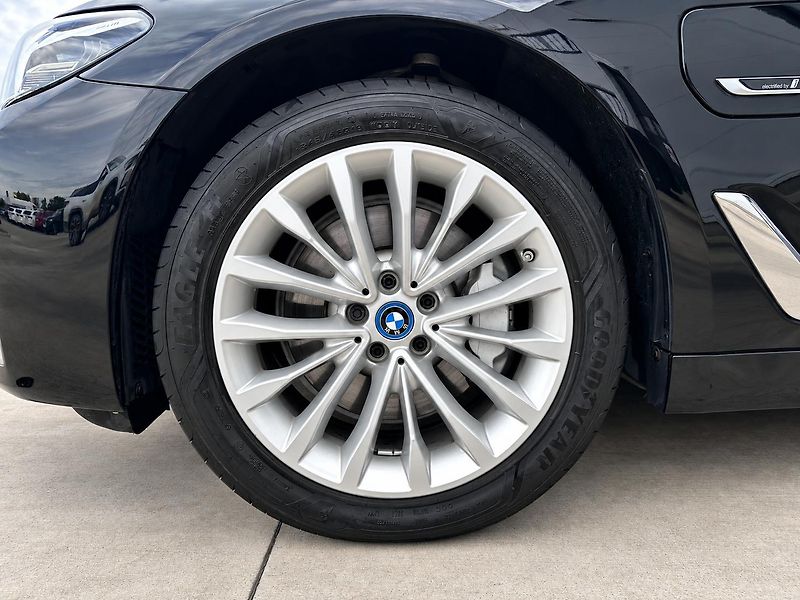 BMW Řada 5 530e xDrive Model Luxury - fotka 23 z 23
