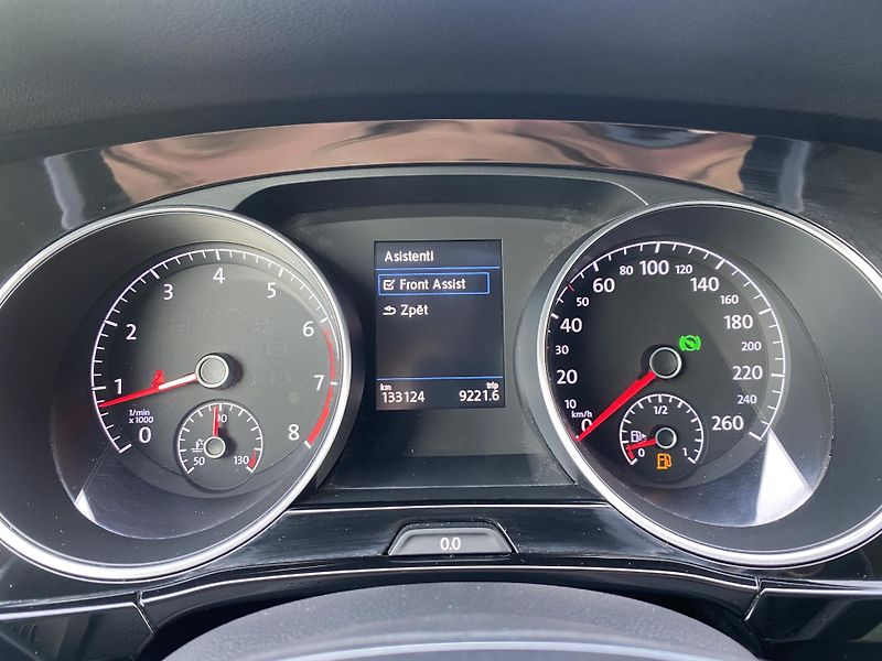 Volkswagen Touran 1.4 TSI 110kW-HIGHLINE - DSG - fotka 19 z 48