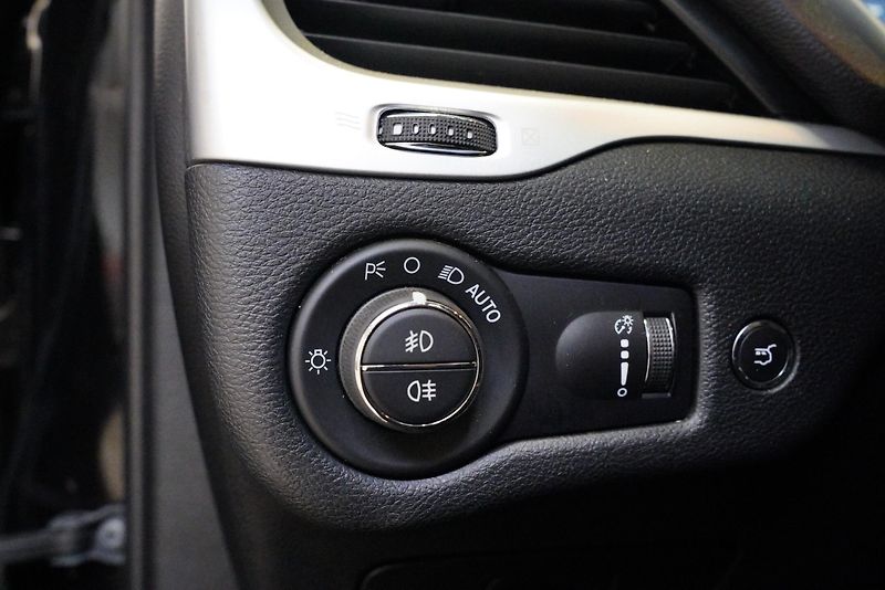 Jeep Cherokee - fotka 14 z 39