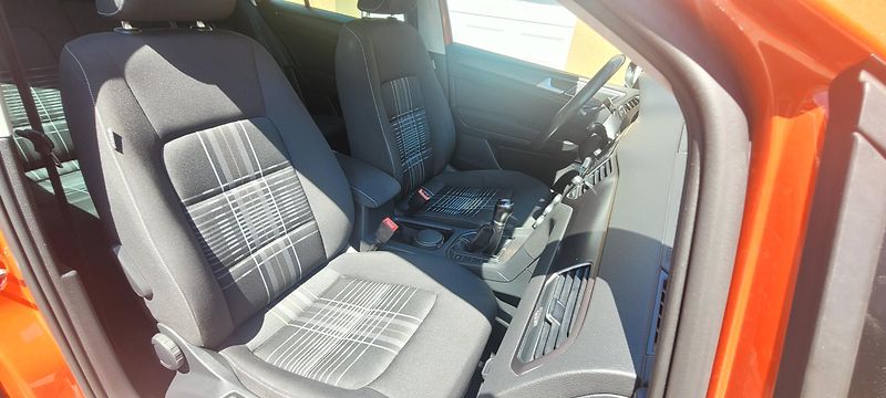 Volkswagen Golf Sportsvan (2015) 1,2TSi 81kW benzín „Lounge“ - fotka 15 z 41