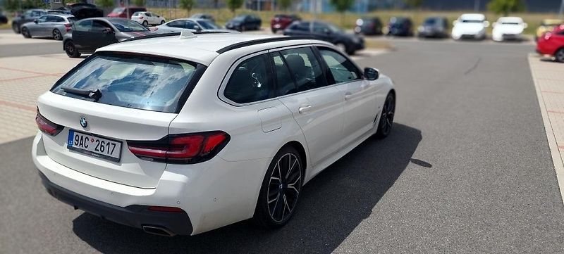 BMW Řada 5 (2021) 530d 3.0 xDrive AT Touring - fotka 3 z 14