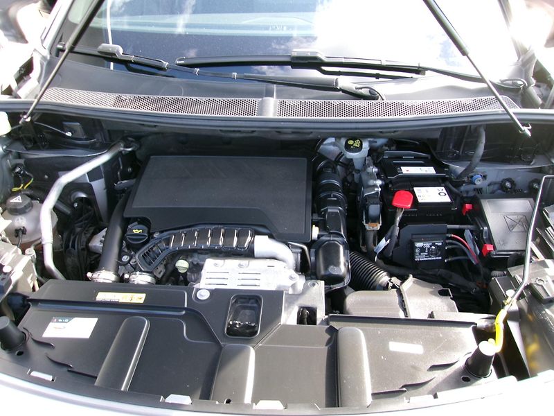 Peugeot 5008 7míst aut. ZÁRUKA - fotka 21 z 27