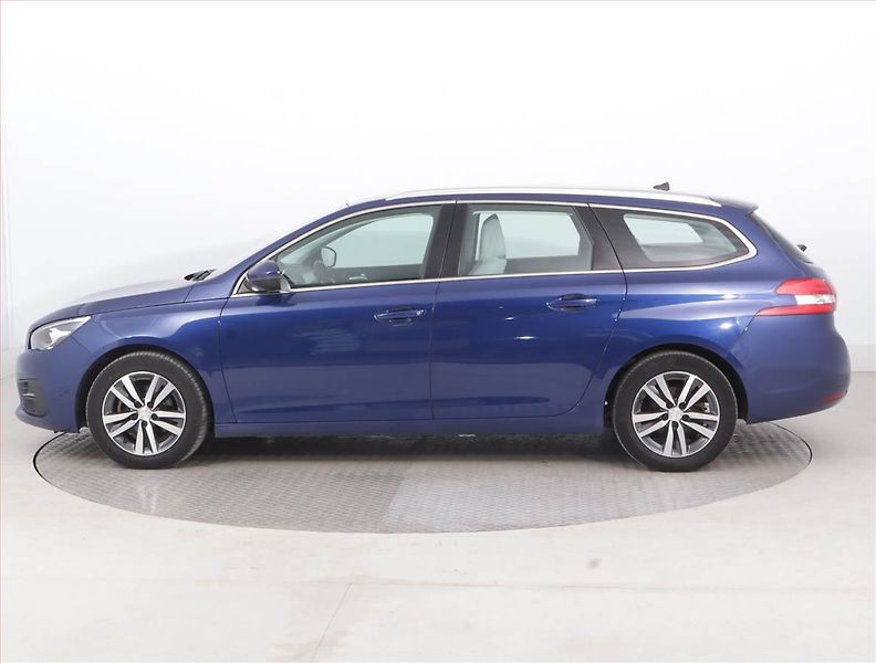 Peugeot 308 (2020) Allure 1.5 BlueHDi, Serv.kniha - fotka 3 z 16