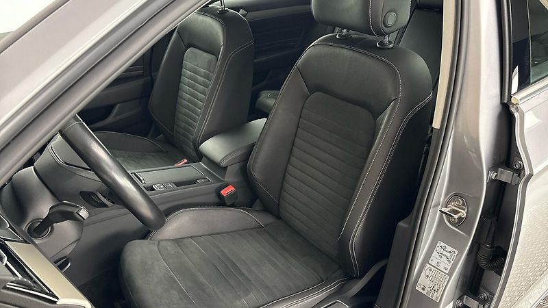 Volkswagen Passat 2.0 TDI DSG Elegance Variant - fotka 15 z 26