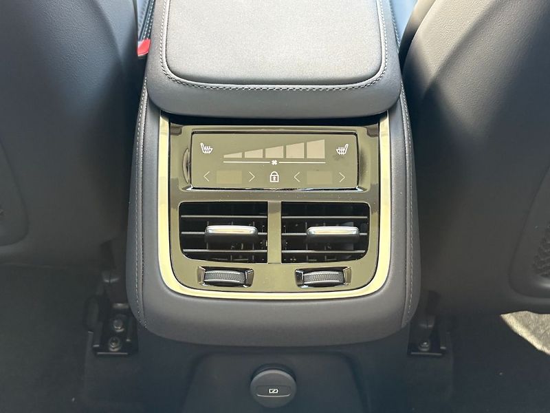 Volvo XC90 Plus Bright B5 184kW - fotka 21 z 25