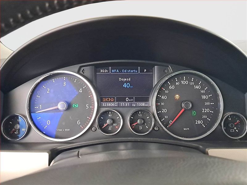 Volkswagen Touareg (2009) 3.0 TDI, 4X4, Automat, Xenony - fotka 11 z 21
