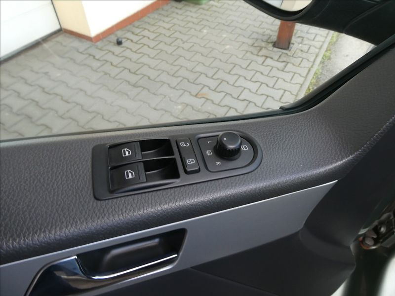Volkswagen Multivan 2,0 TDi DSG 4x4,závěs,HIGHLINE - fotka 38 z 44