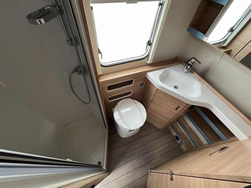Knaus (2027) Südwind 580 QS BLACK SELECTION - fotka 18 z 21