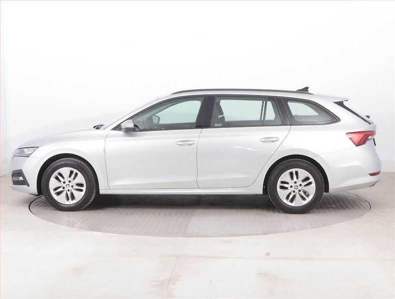 Škoda Octavia (2022) Ambition 2.0 TDI, ČR,1.maj - fotka 3 z 15