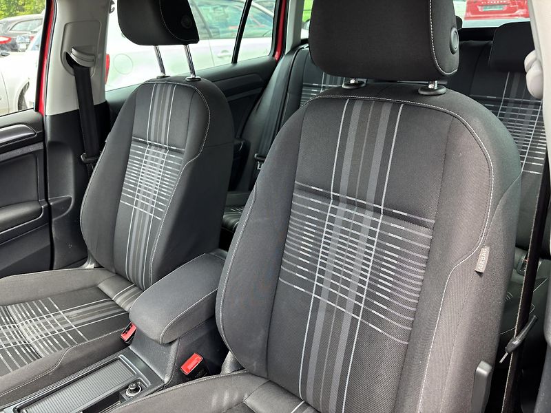 Volkswagen Golf 1.6 TDI 81KW VARIANT - fotka 14 z 23