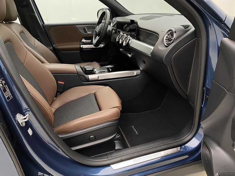 Mercedes-Benz GLB 200d 4MATIC AUT CZ 7míst - fotka 23 z 60