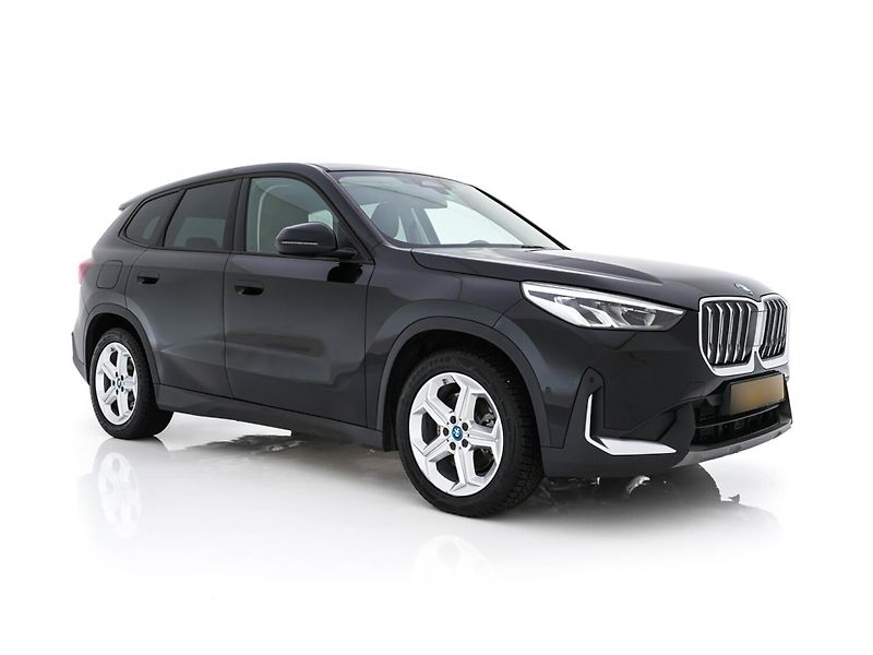 BMW iX1 (2023) xDrive30 65 kWh 4×4 - fotka 1 z 14