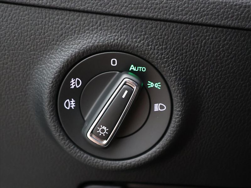 Škoda Superb 2,0 TDI 140kW DSG Sportline - fotka 17 z 36