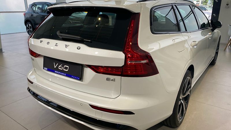 Volvo V60 (2026) PLUS DARK, B4, 145+10 kW / 197 - fotka 6 z 14