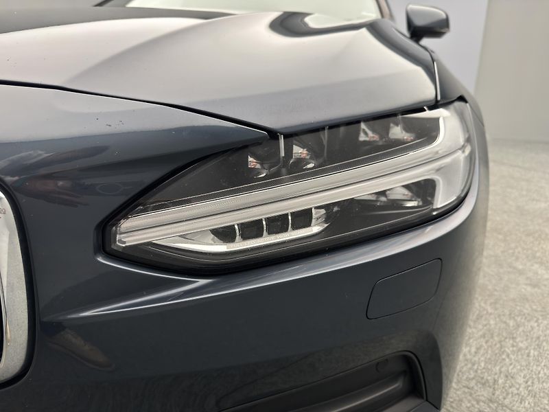 Volvo V90 D4 MOMENTUM PRO POLESTAR AUT - fotka 20 z 47