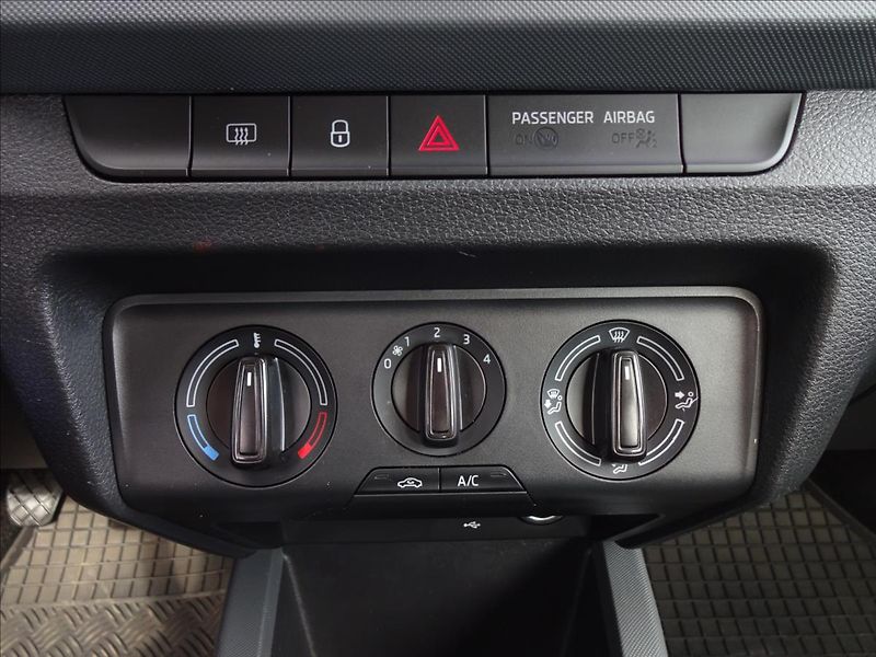 Škoda Fabia III 1,0 MPI 44kW - fotka 35 z 47