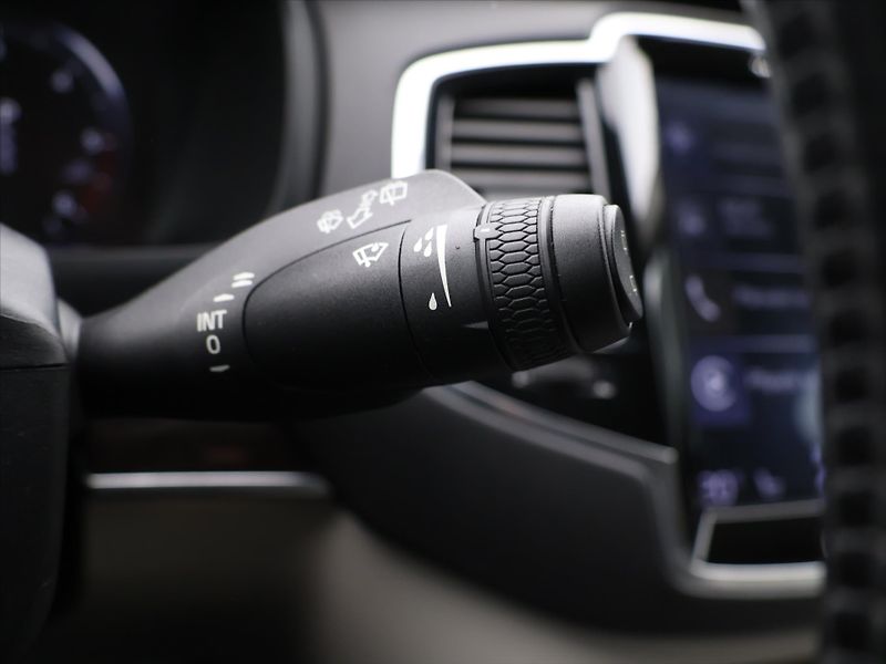 Volvo XC90 2,0 D5 177kW AWD CZ Inscriptio - fotka 19 z 36