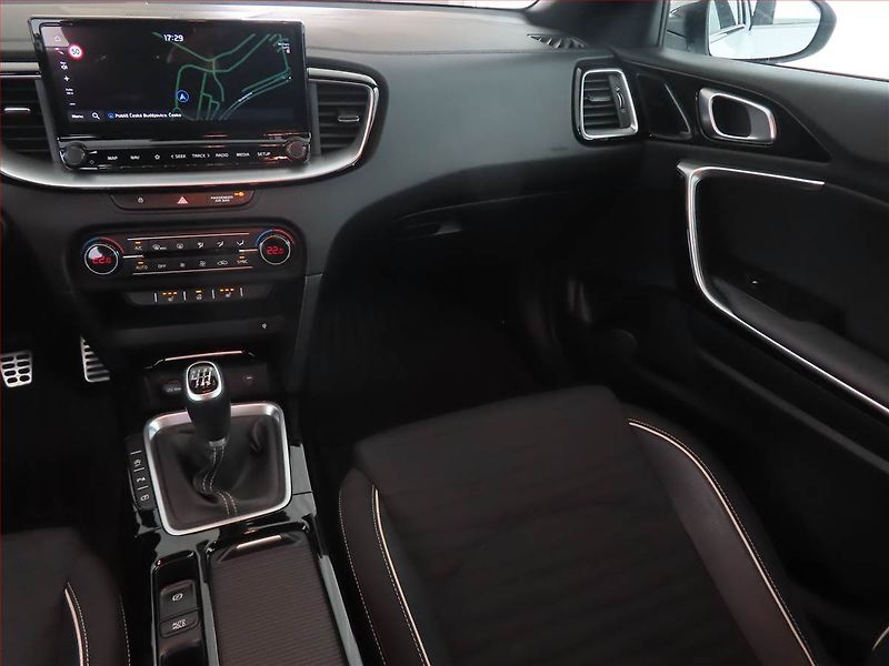 Kia Ceed (2025) GT Line 1.5 T-GDI - fotka 8 z 17