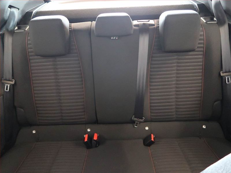 Peugeot 2008 (2021) 1.2 PureTech, ČR,1.maj - fotka 10 z 13