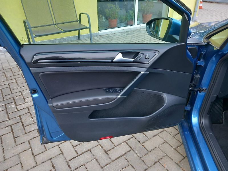 Volkswagen Golf (2013) VII 2,0TDi 110kw 1.MAJITEL - fotka 13 z 39