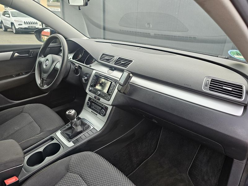Volkswagen Passat 1.4 TSI 90kW, NOVÉ ROZVODY. - fotka 31 z 50