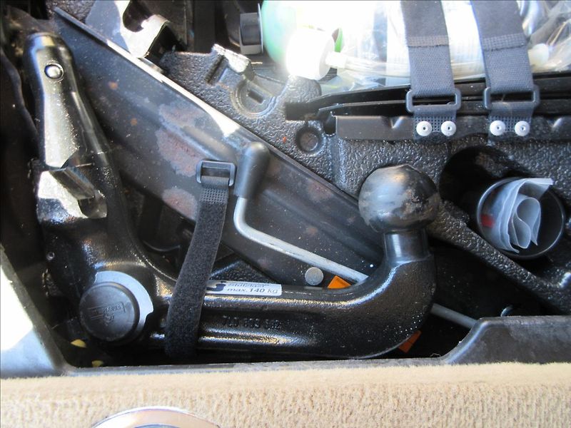 Volkswagen Touareg 3,0 TDi, Navi, Kůže, aut. Tažn - fotka 35 z 36