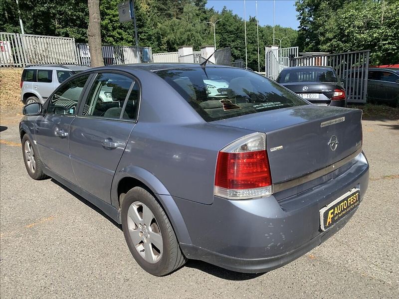 Opel Vectra 2,2 DTI - fotka 8 z 16