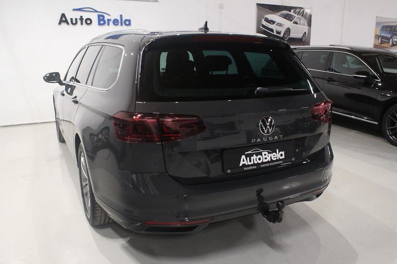 Volkswagen Passat (2021) 2.0TDI DSG Info display Matrix - fotka 8 z 43