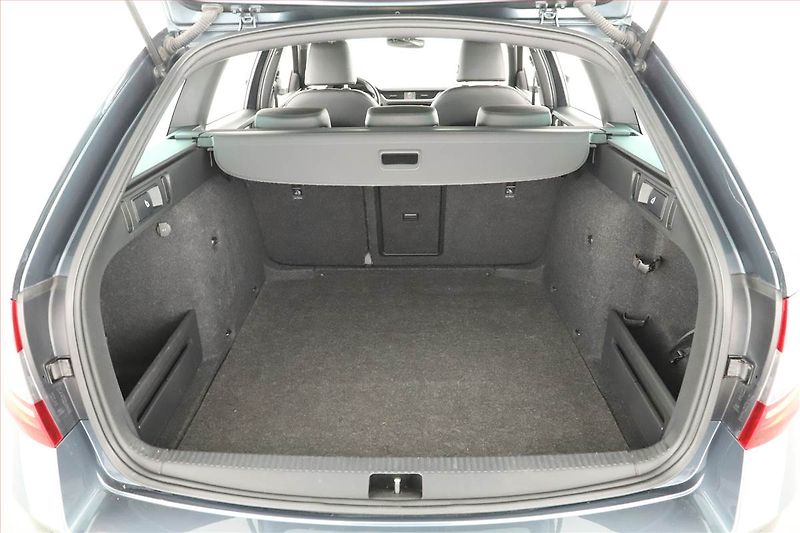 Škoda Octavia (2019) 1.5 TSI, Navi, Tempomat - fotka 16 z 17