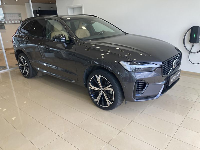 Volvo XC60 T6 eAWD Recharge Plus Dark AT8 - fotka 2 z 30