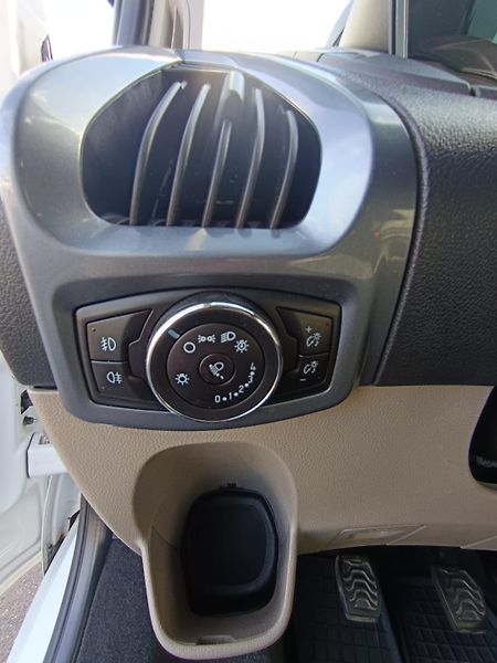 Ford Tourneo Custom (2013) - fotka 27 z 40