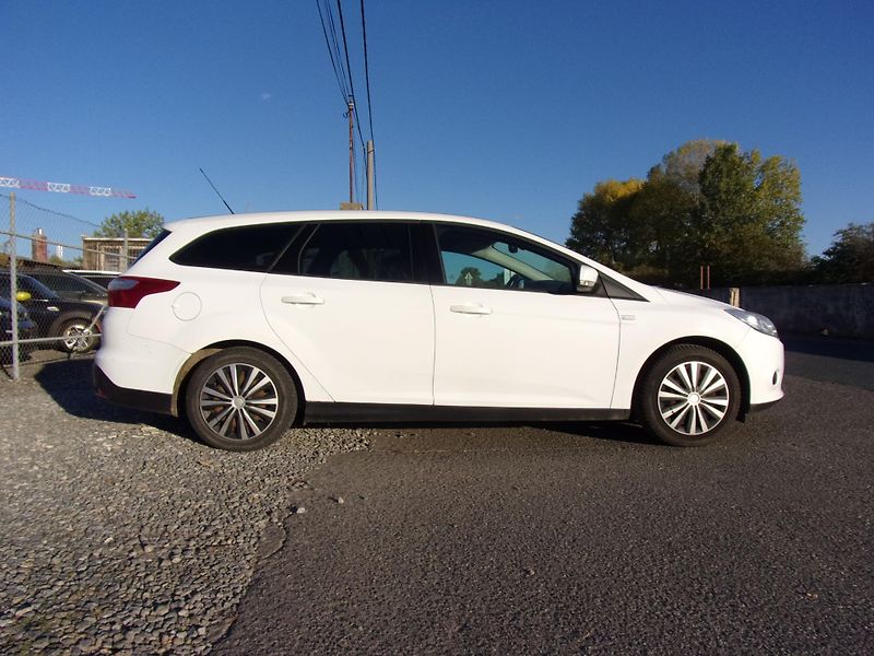 Ford Focus (2013) 1.6 TDCi 70kW ČR TAŽNÉ VÝHŘEVY - fotka 5 z 20